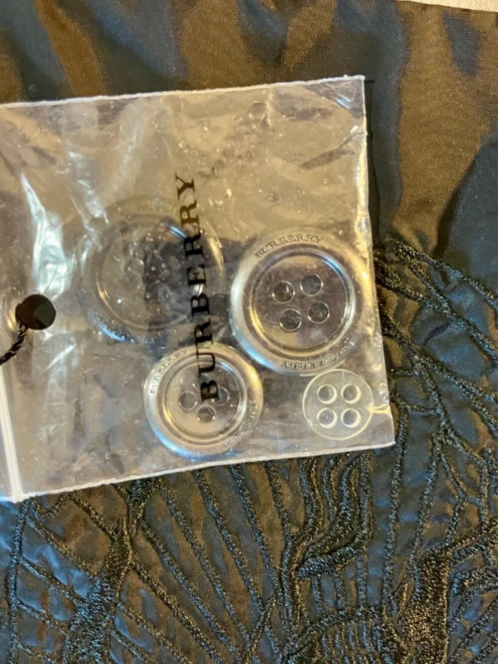 Burberry Replacement Buttons Set Sealed in Pouch with EKD Travel Bag